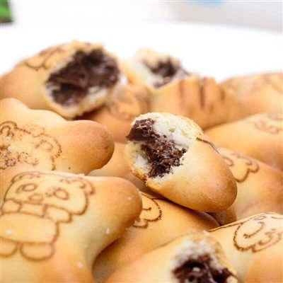 Fuldautomatisk lille bjørnecenterpåfyldningskiksmaskine til kernekiks